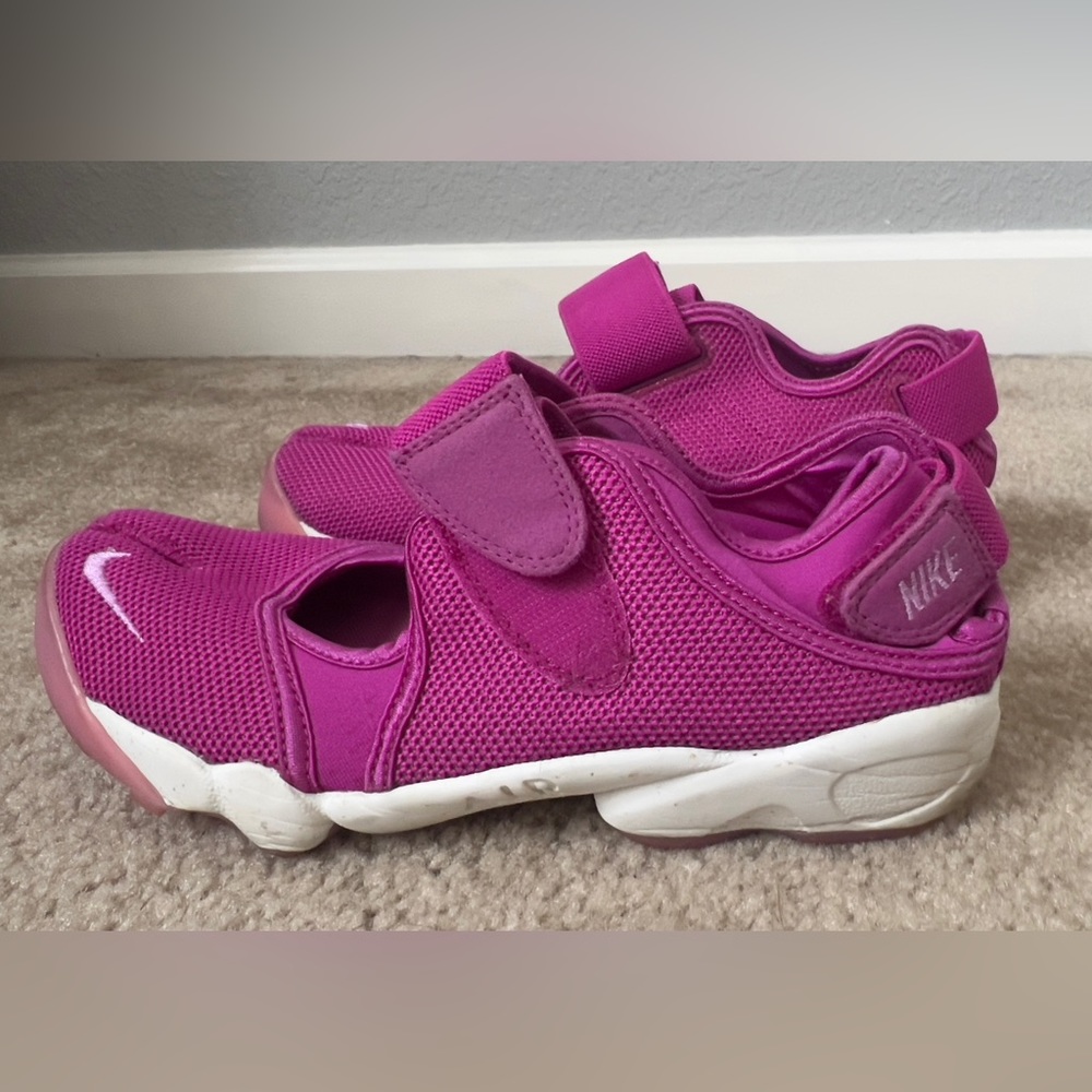 Nike Air Rift split toe running sneakers, size 9, purple